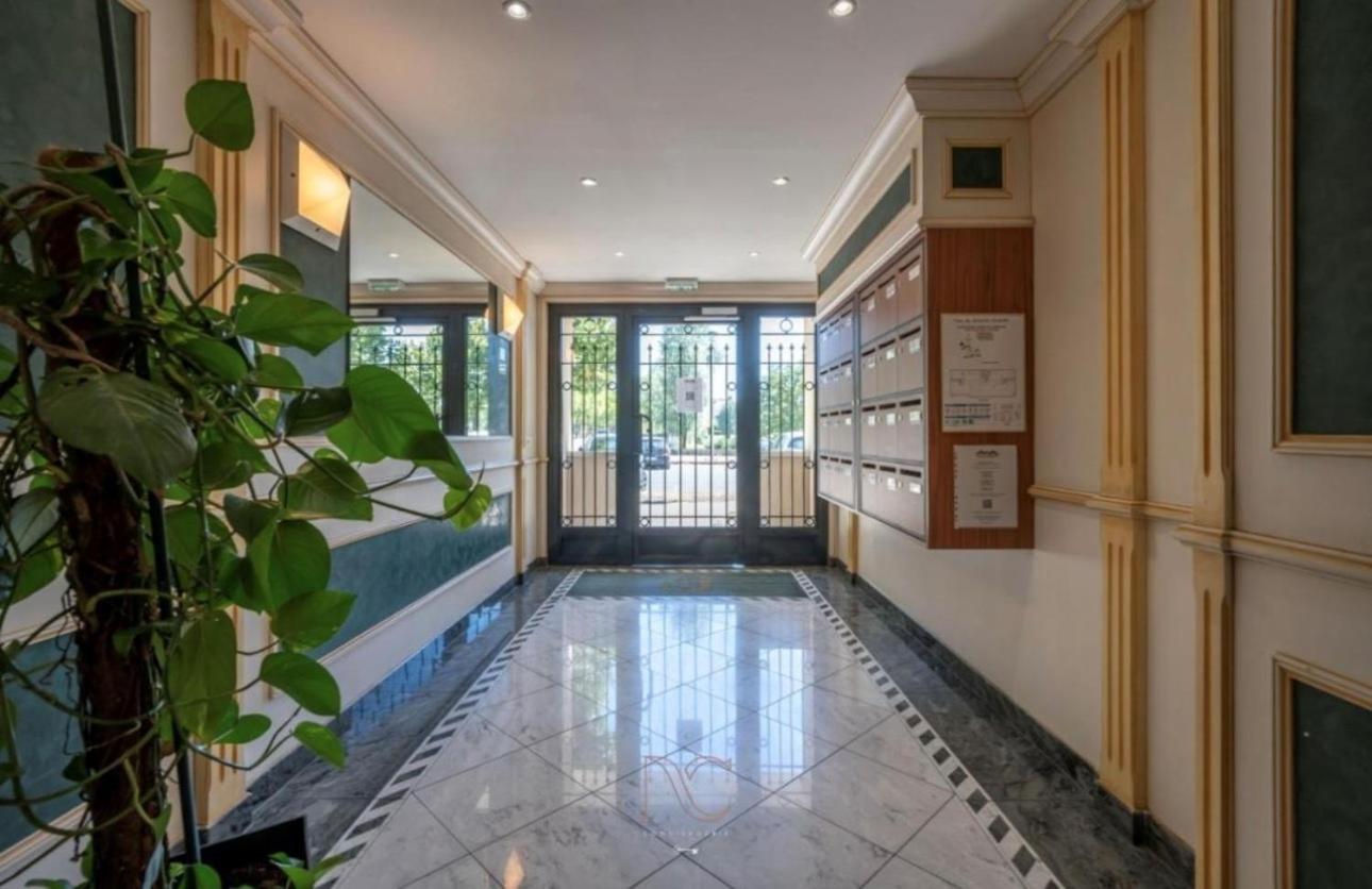 Appartement Castle - 10 Minutes De Disney Bussy-Saint-Georges Exterior foto