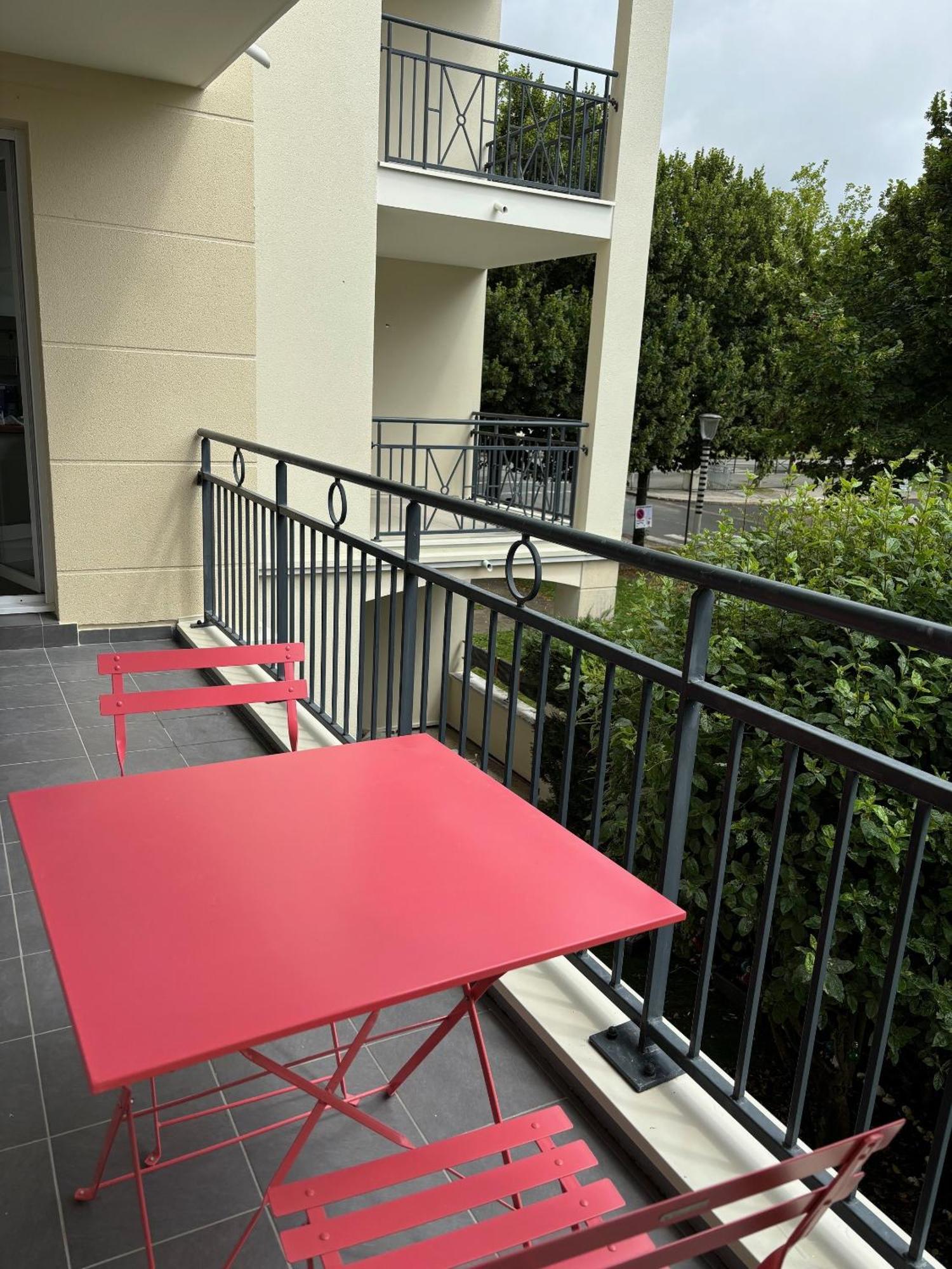 Appartement Castle - 10 Minutes De Disney Bussy-Saint-Georges Exterior foto